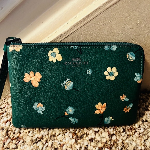 Coach wristlet - Picture 2 of 3